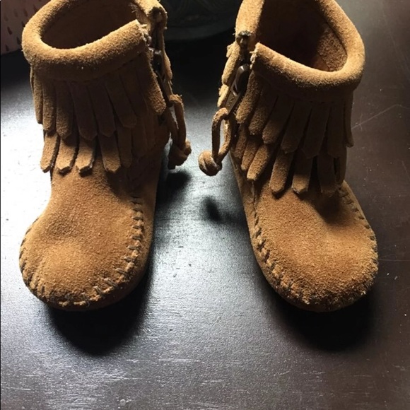Minnetonka Size 1 Moccasin Boots - Picture 6 of 6
